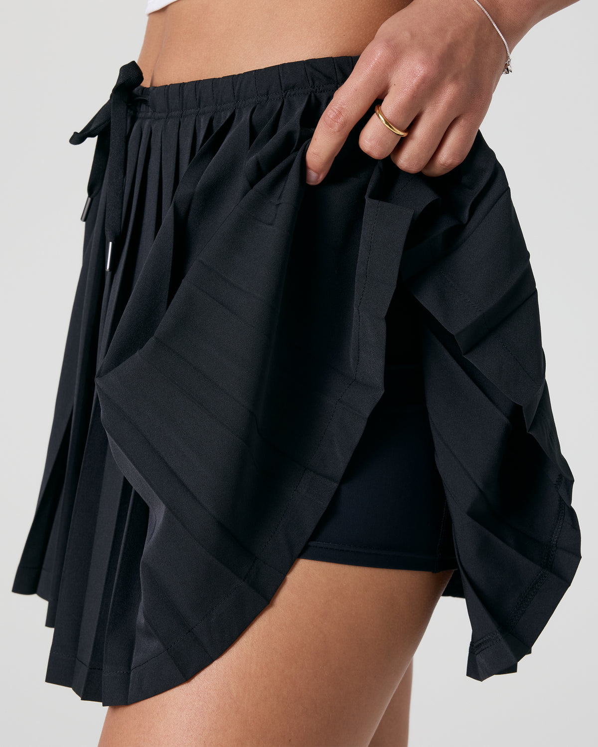 Vuori Clementine Pleated Skirt 15" Black