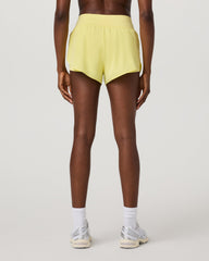 Vuori Daily Speed Short 2.5" Women's Sunlight Fitness Shorts