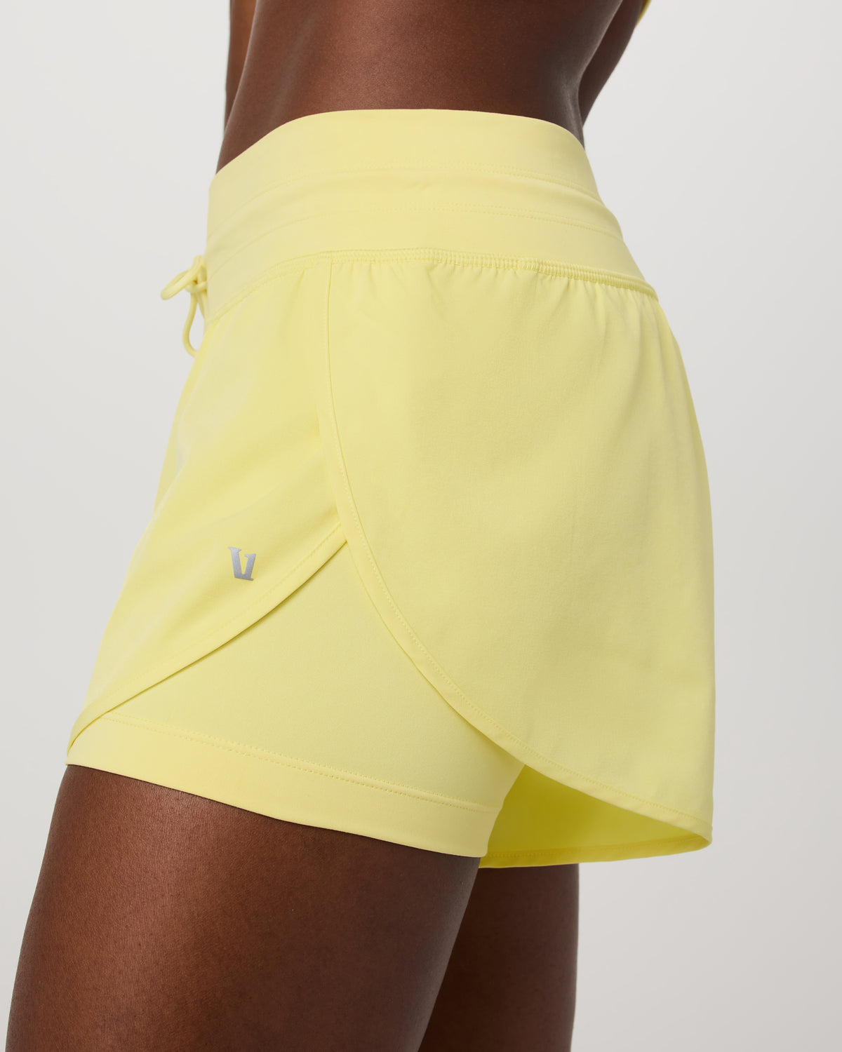 Vuori Daily Speed Short 2.5" Women's Sunlight Fitness Shorts