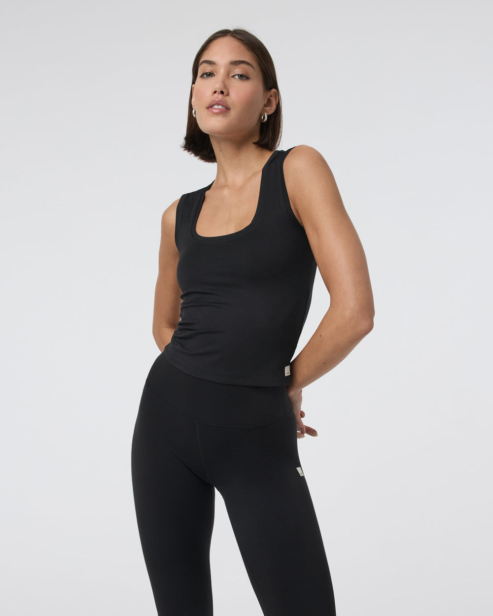 Vuori Halo Essential Scoop Tank Solid Black
