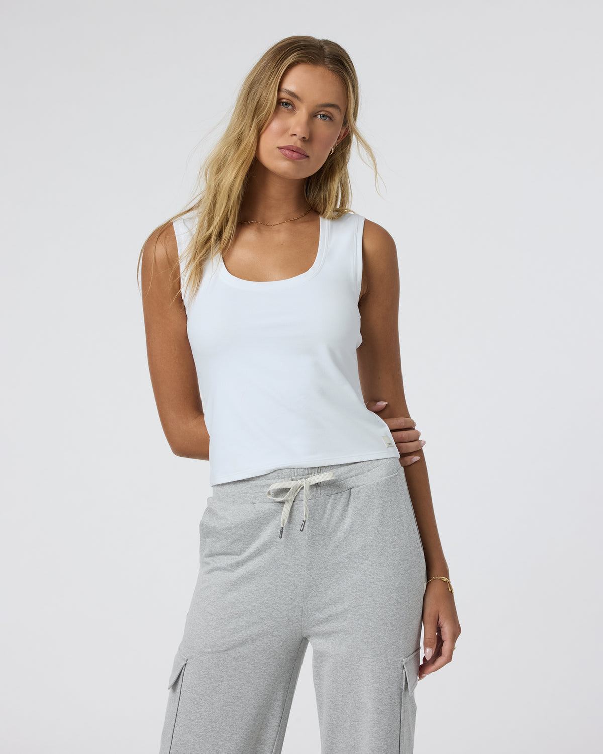 Vuori Halo Essential Scoop Tank White