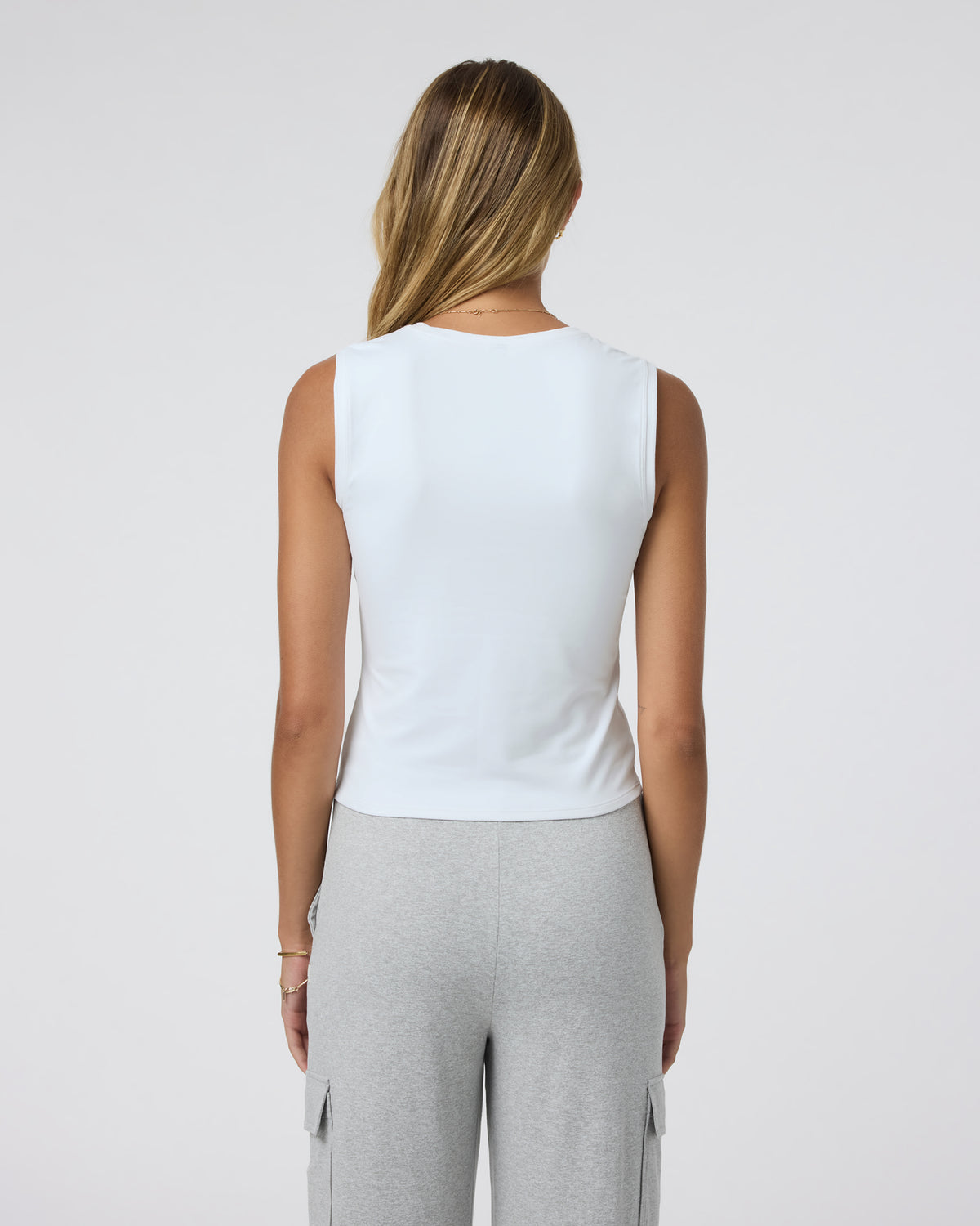 Vuori Halo Essential Scoop Tank White