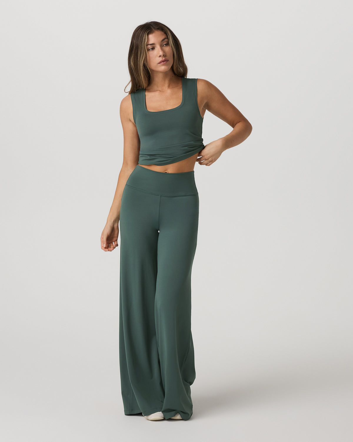 Vuori Halo Essential Scoop Tank Women's Agate Green Tank Top