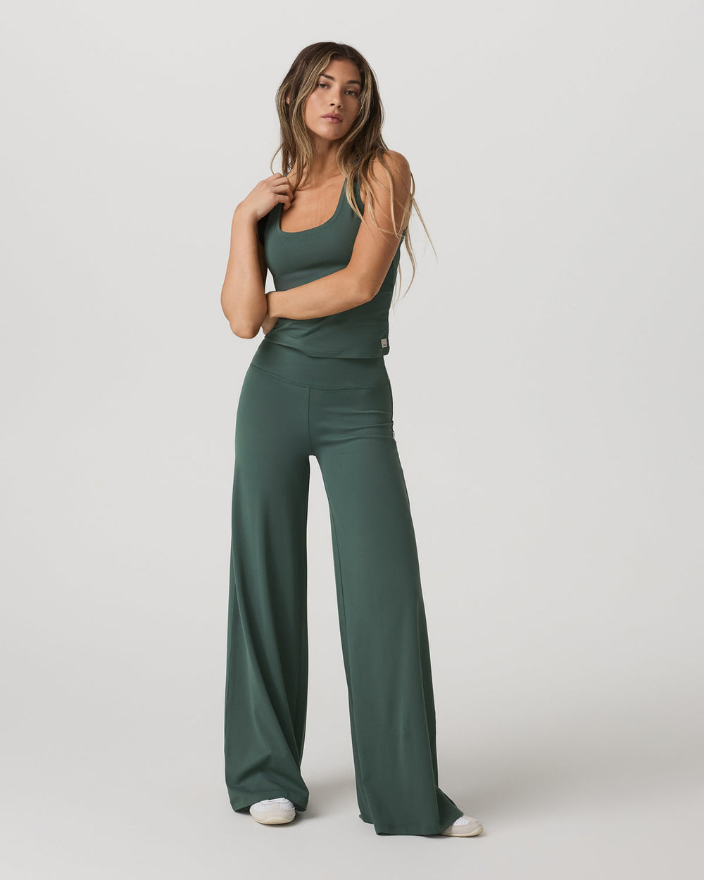 Vuori Halo Essential Scoop Tank Women's Agate Green Tank Top