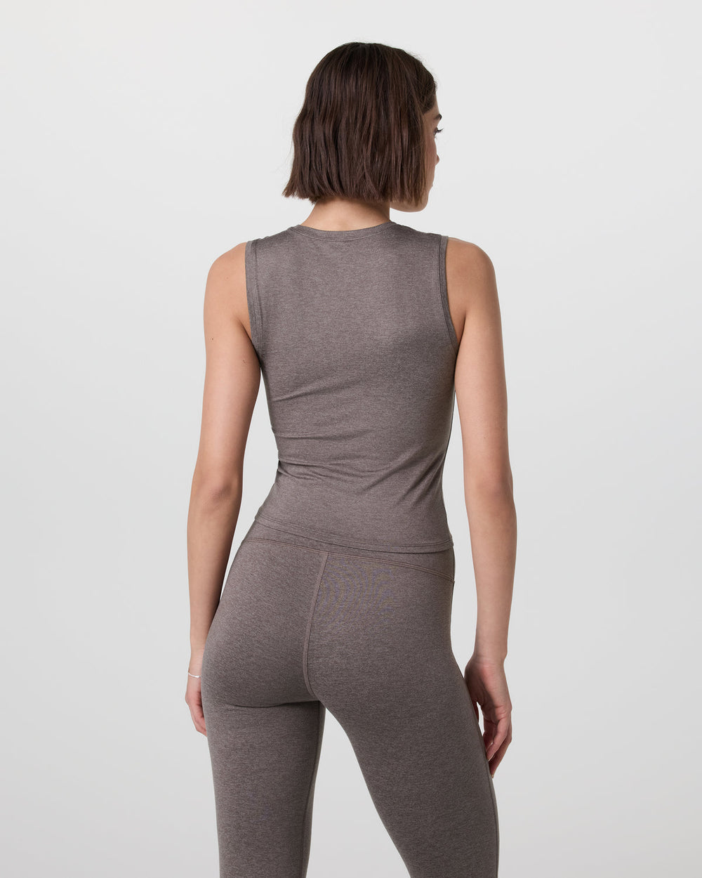 Vuori Halo Essential Scoop Tank Chia Heather