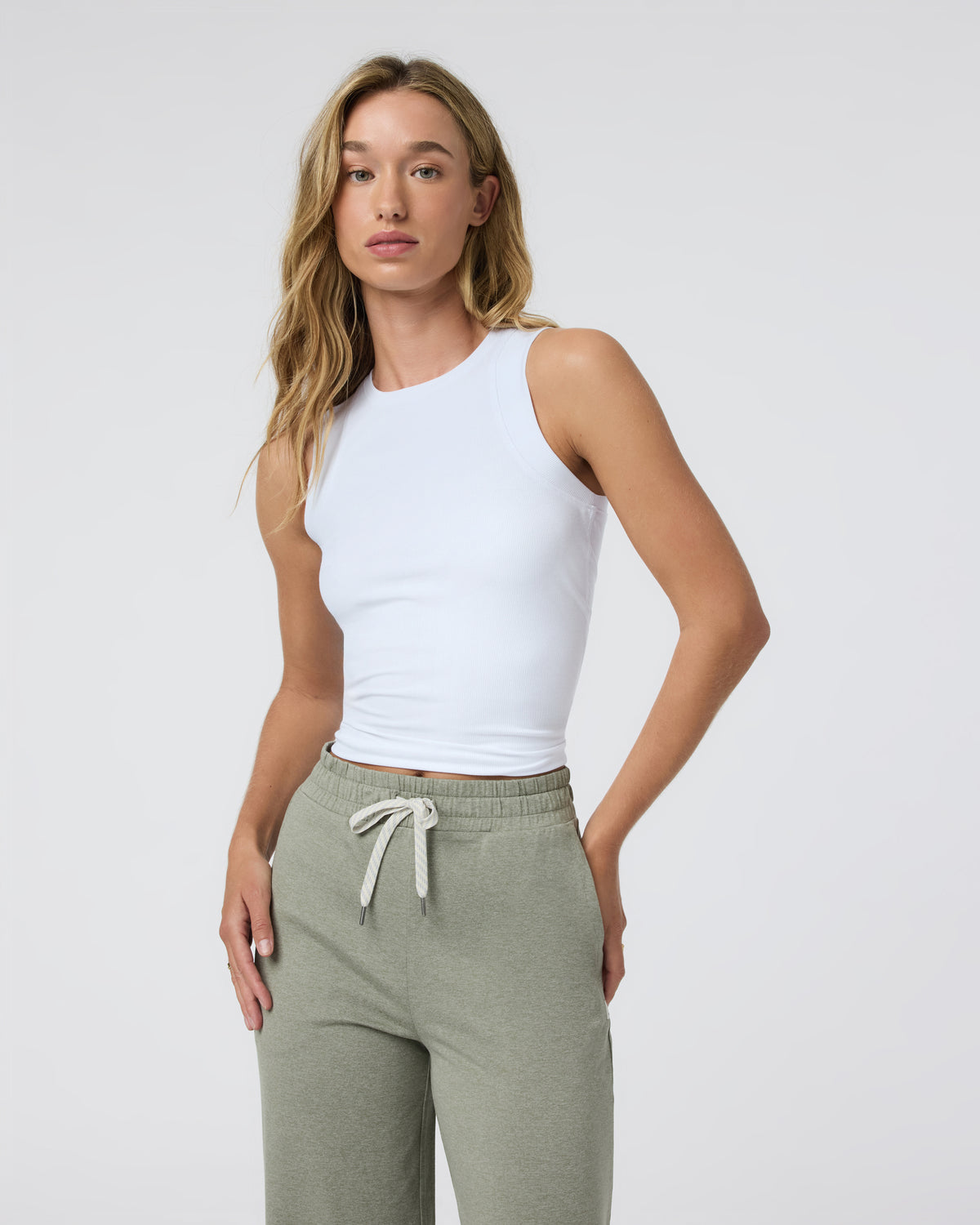 Vuori Pose Modern Tank White