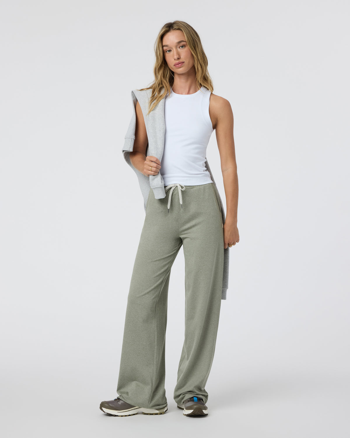Vuori Pose Modern Tank White
