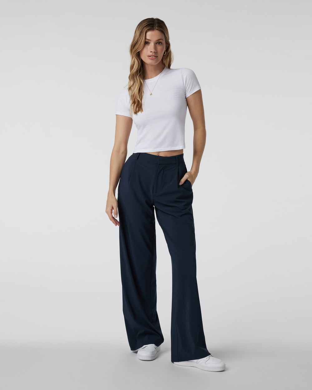 Vuori Feather Baby Tee Women's White Fitted Tee