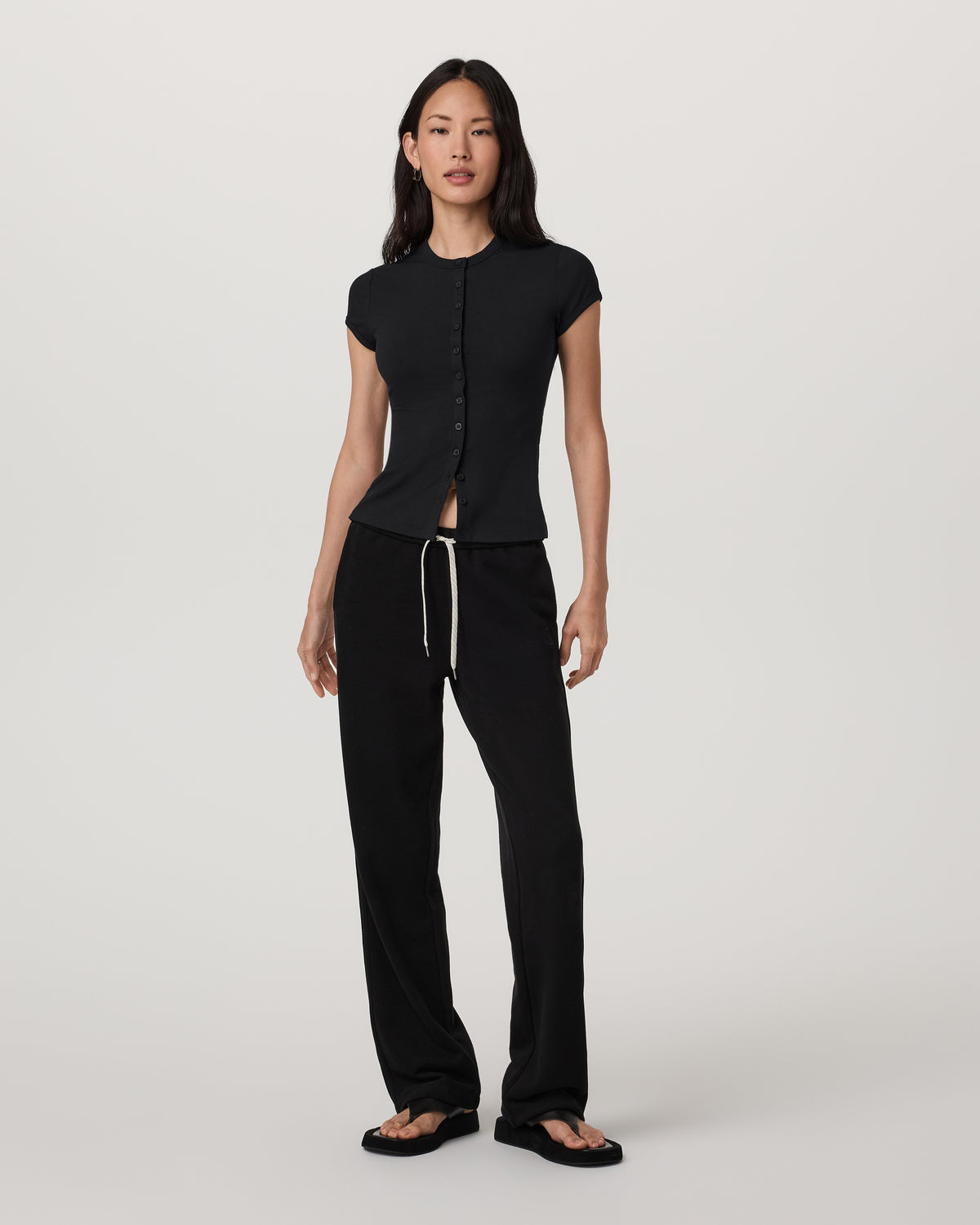 Vuori Short Sleeve Pose Button Up Women's Black Crewneck| Vuori