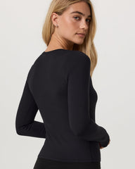 Vuori Women's Long Sleeve Halo Essential Scoop Solid Black