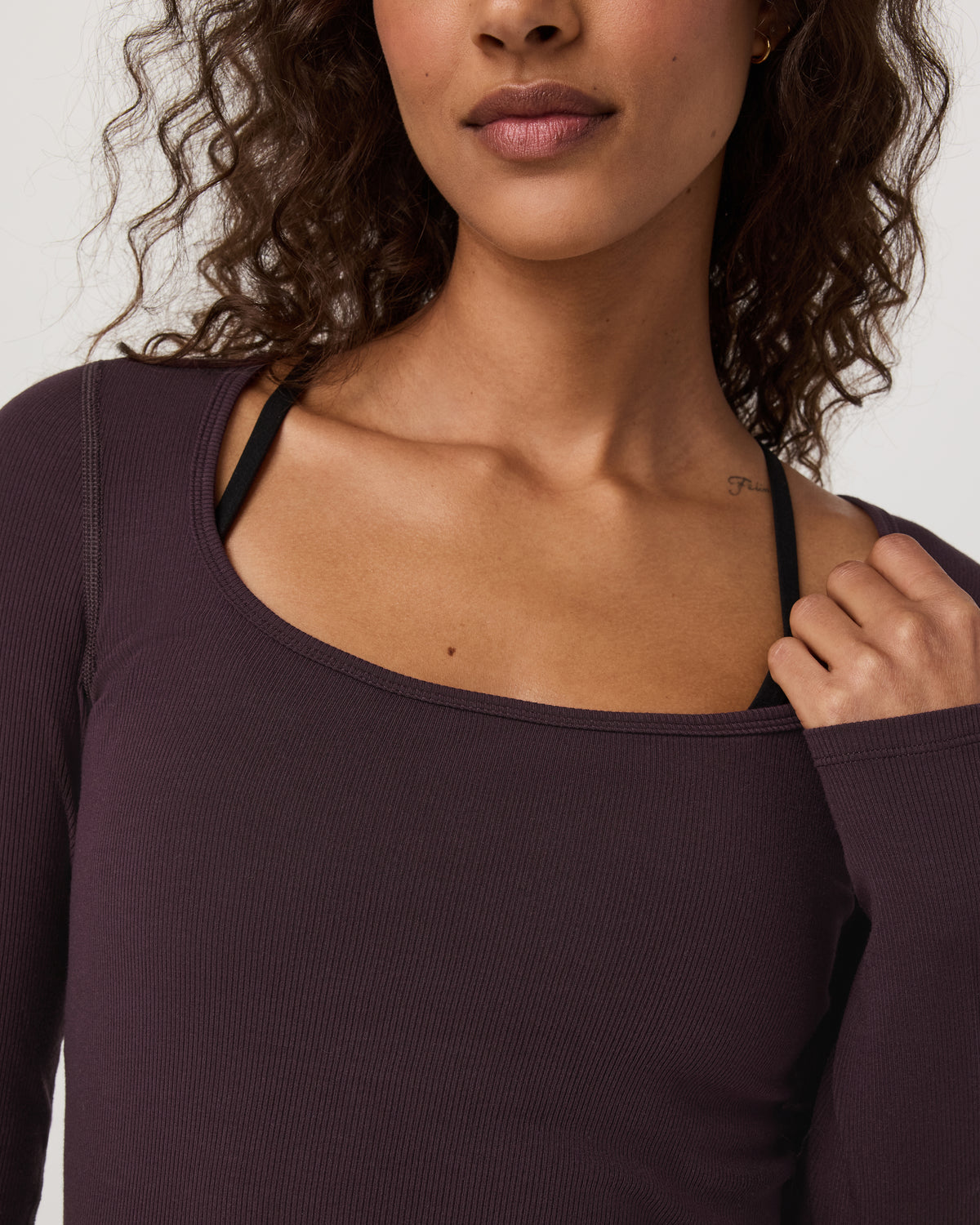 Vuori Long Sleeve Cove Ultra Scoop Women's Raisin Shirt