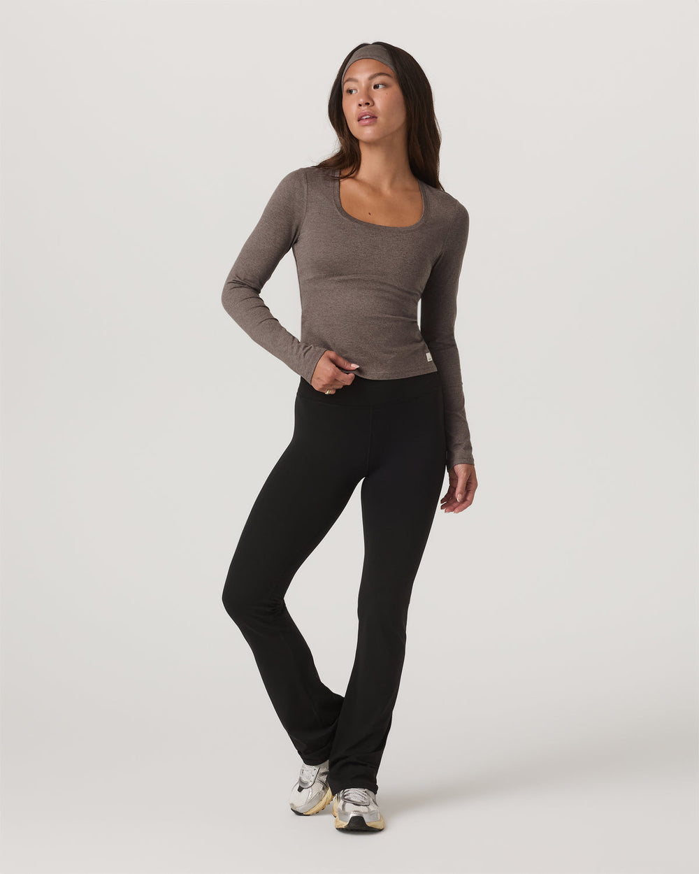 Vuori Women's Long Sleeve Halo Essential Scoop Chia Heather