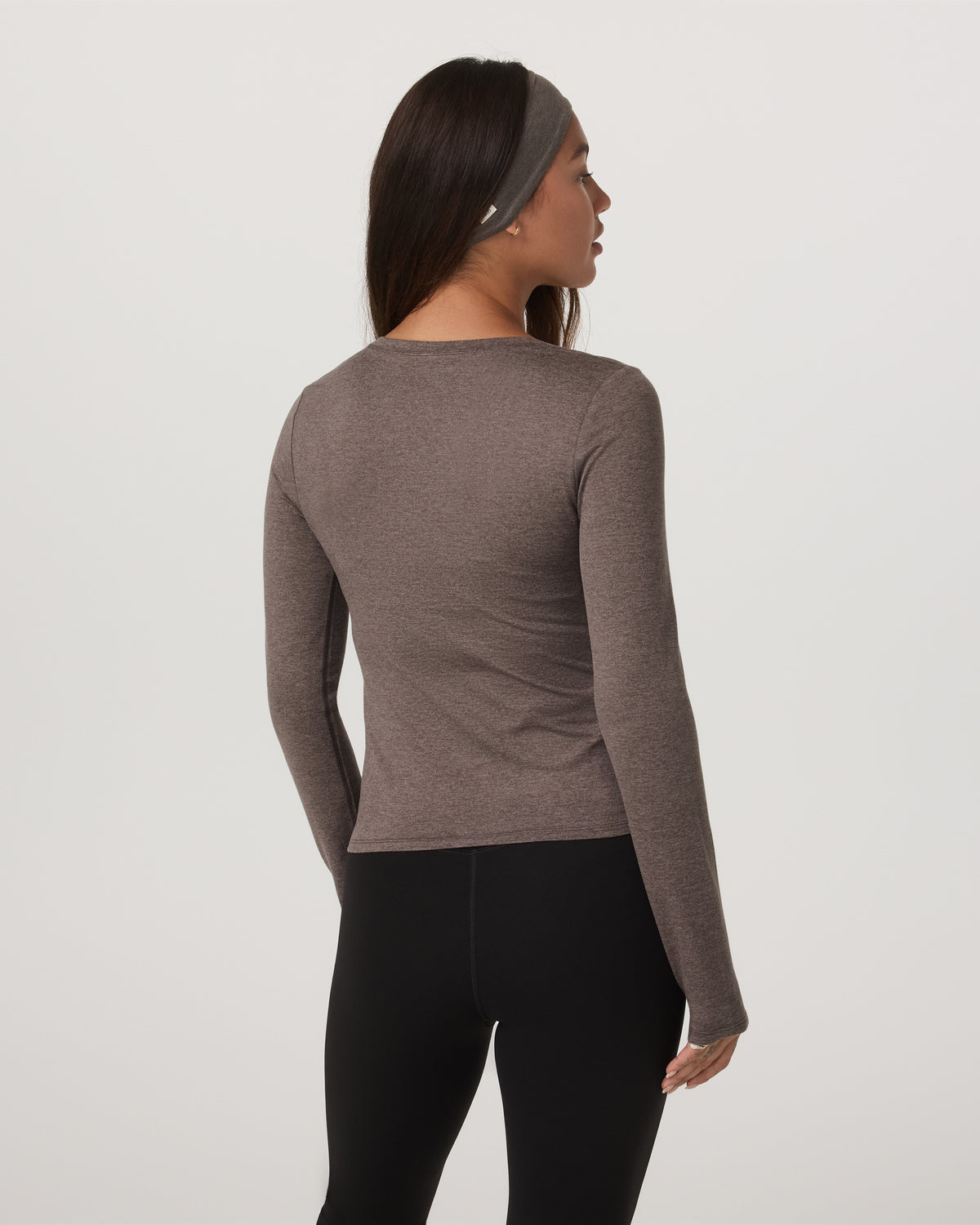 Vuori Women's Long Sleeve Halo Essential Scoop Chia Heather