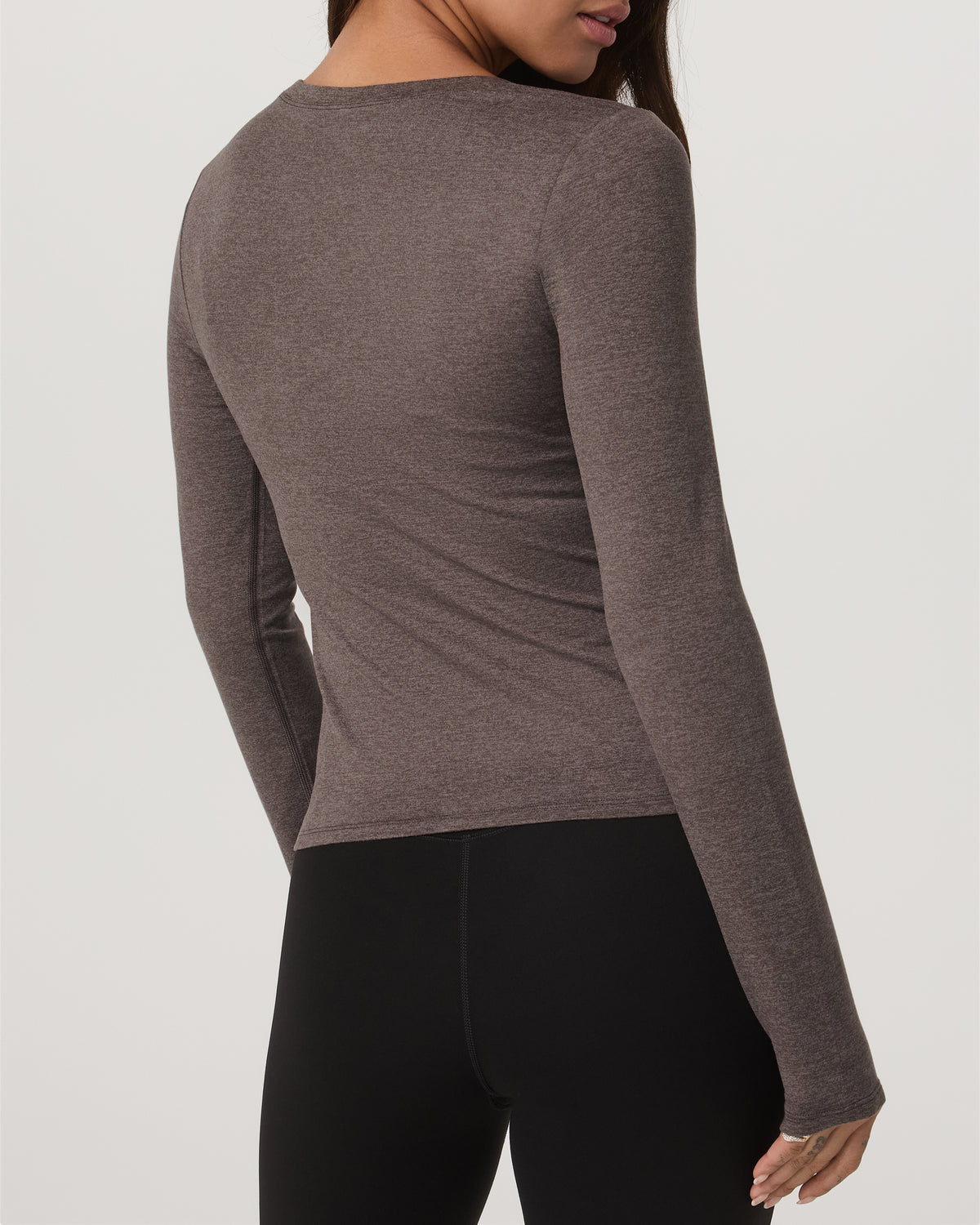 Vuori Women's Long Sleeve Halo Essential Scoop Chia Heather