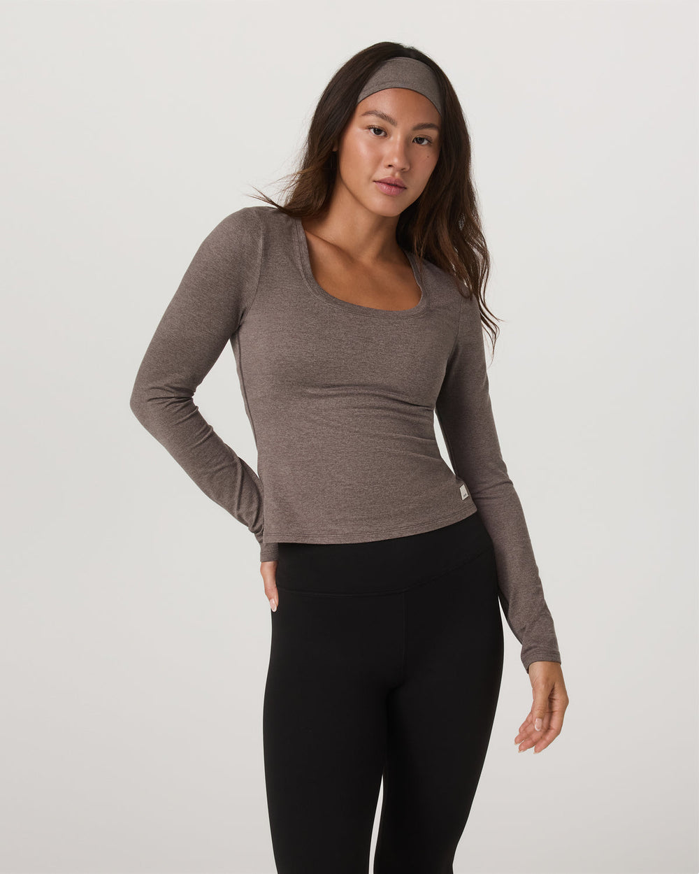 Vuori Women's Long Sleeve Halo Essential Scoop Chia Heather