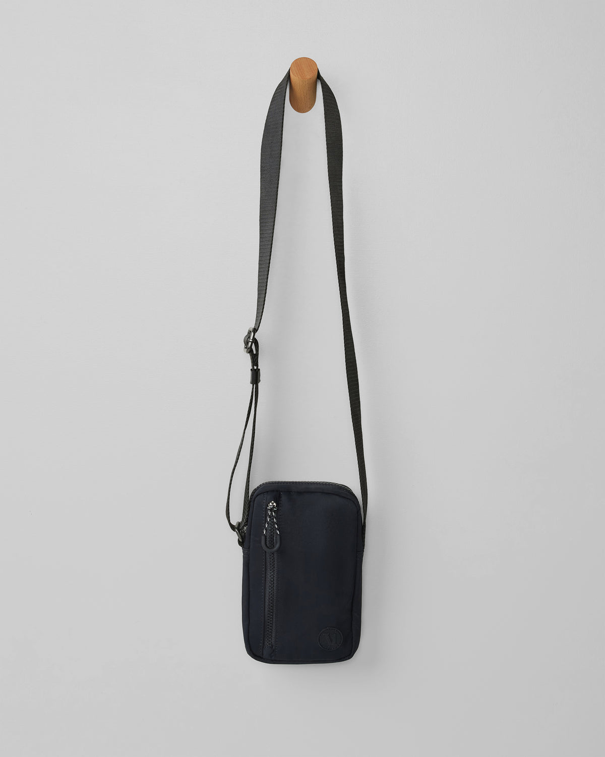 Vuori All Around Crossbody Black Bag