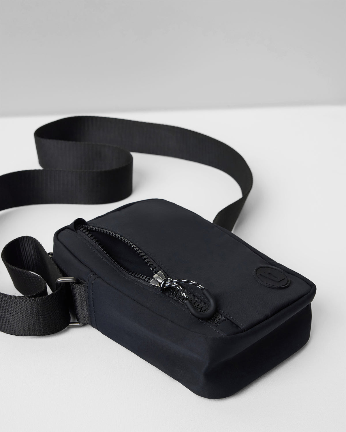 Vuori All Around Crossbody Black Bag