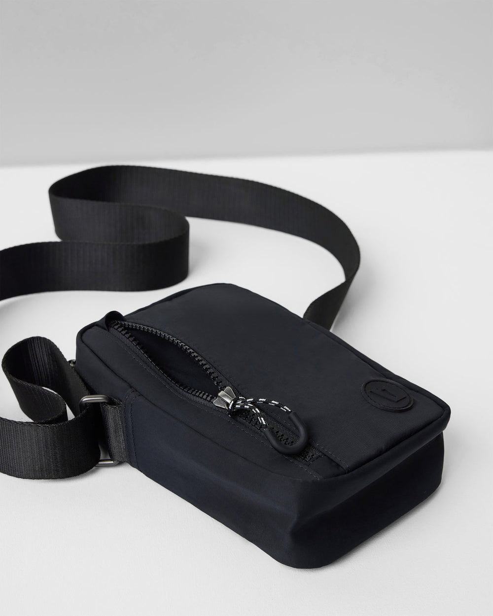 Vuori All Around Crossbody Black Bag