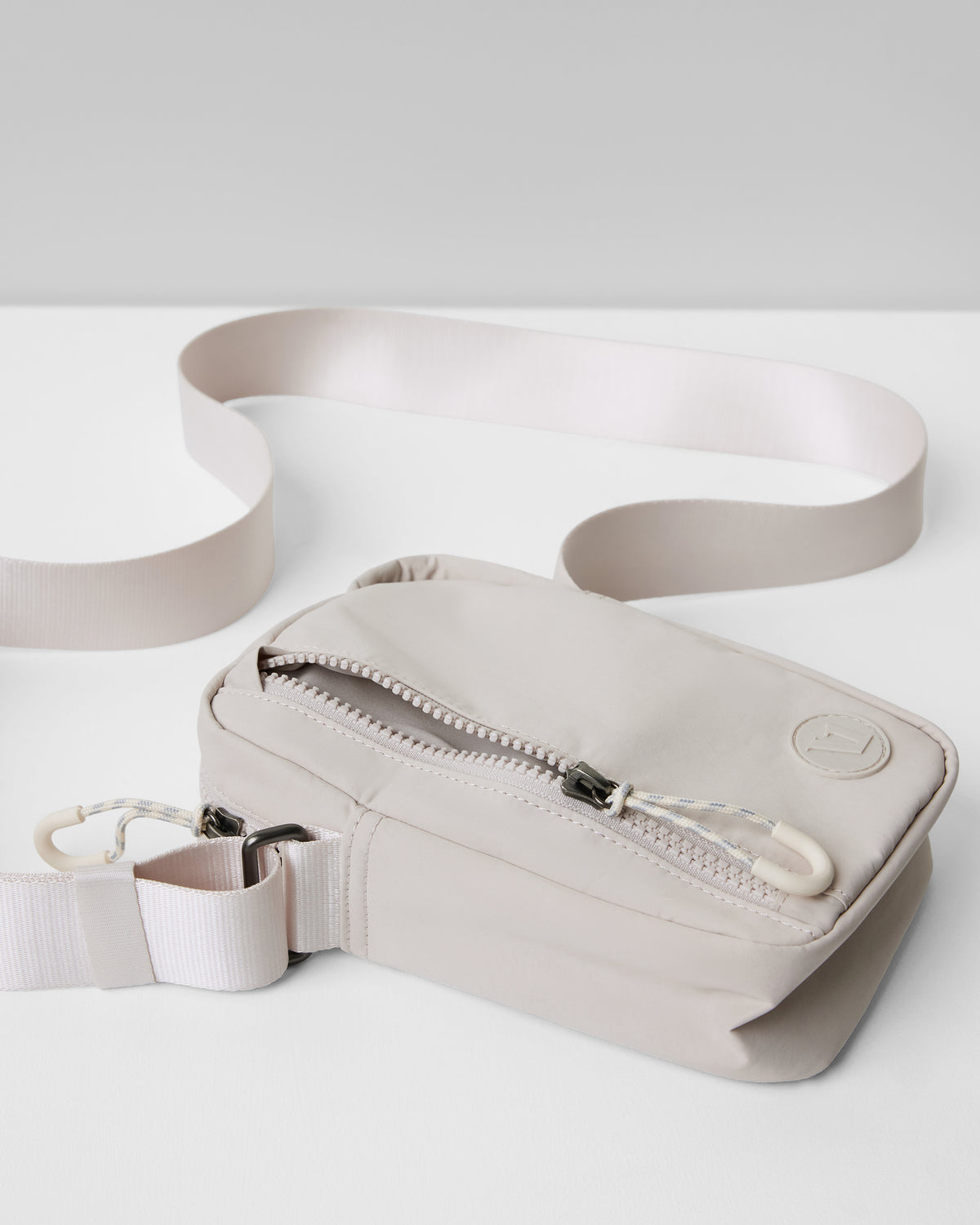 Vuori All Around Crossbody Ecru Bag