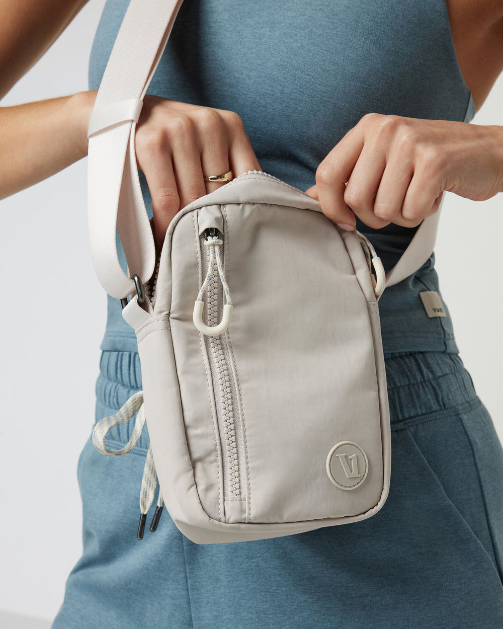 Vuori All Around Crossbody Ecru Bag