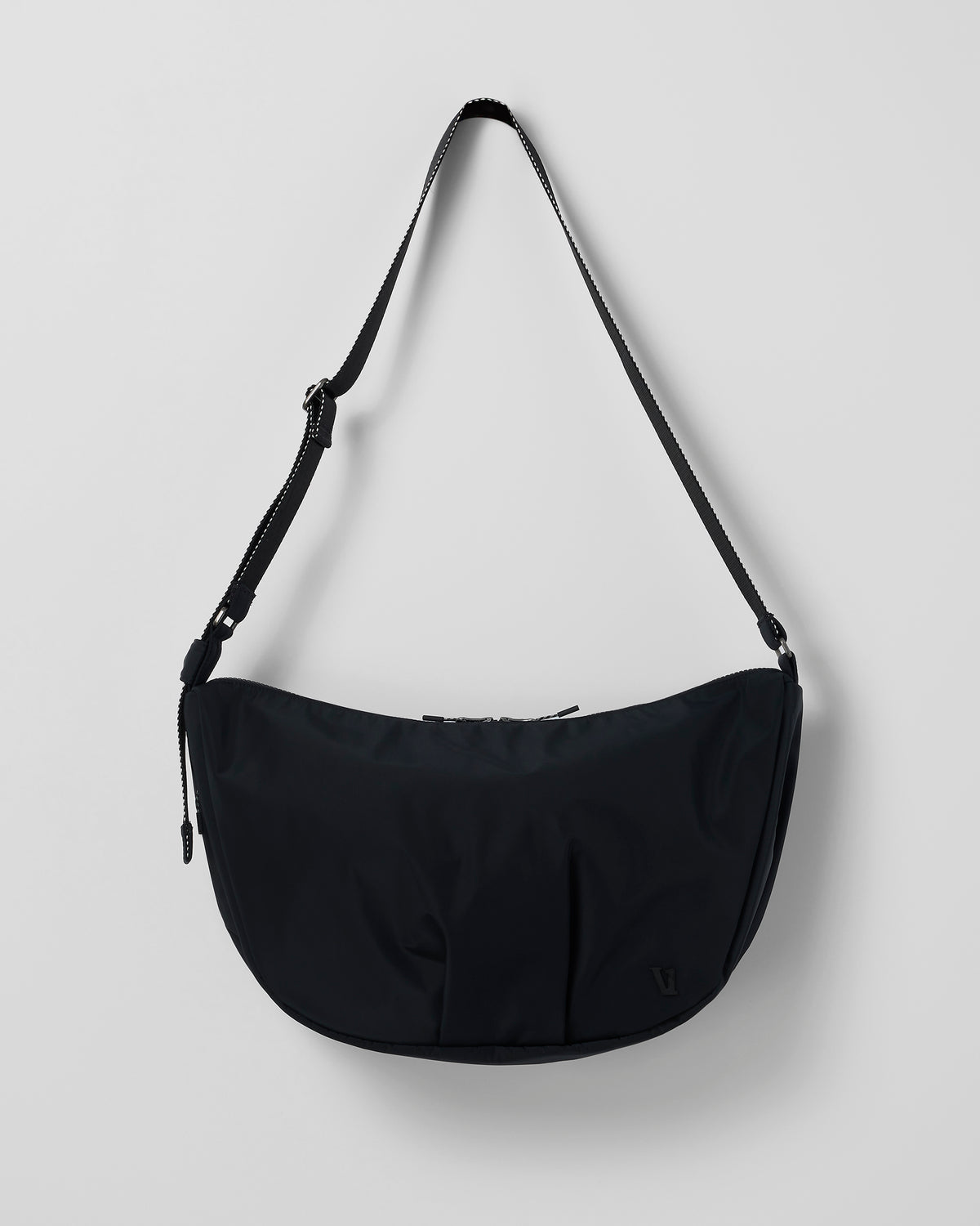 Vuori Vuori Carryall Stylish Black Modern Crescent Bag