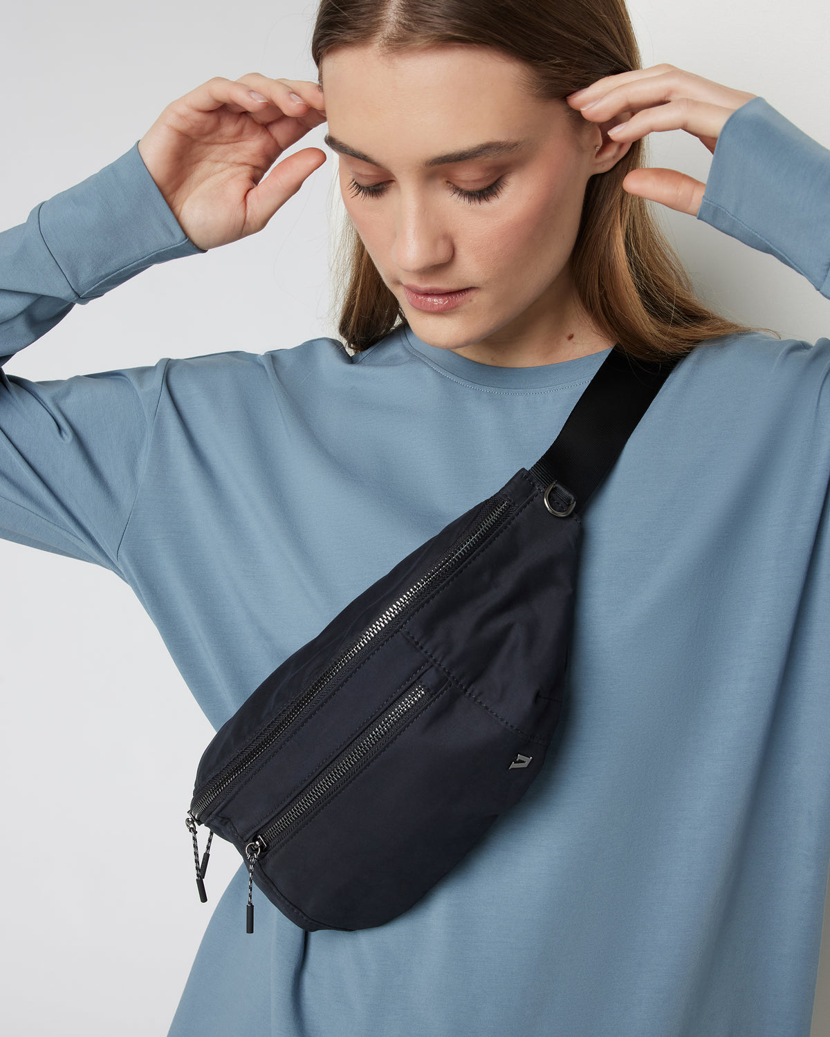 Vuori Vuori Sling Black Hip Pack