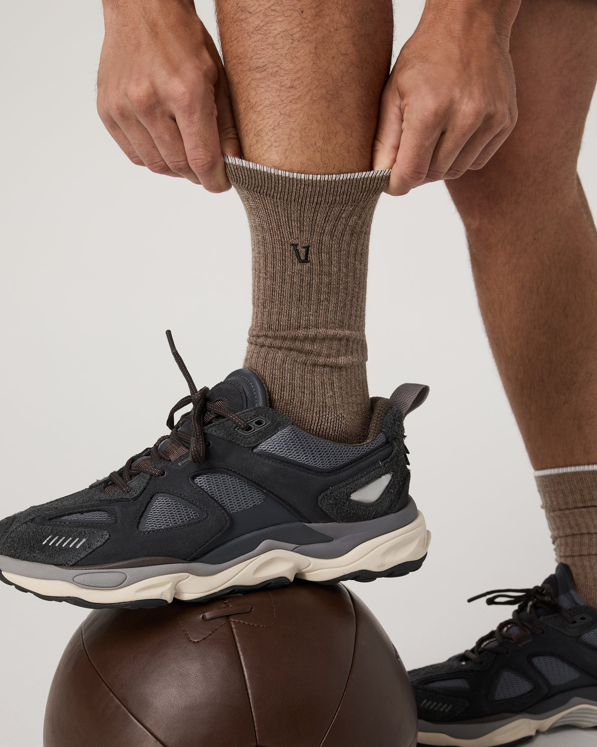 Vuori V1 Crew Sock Smokey Taupe Heather Performance Socks
