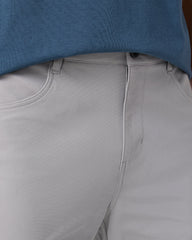 Vuori Meta Pant Athletic Slim Fit 32" Sea Fog 5-Pocket Pants