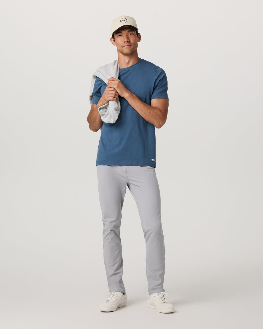 Vuori Meta Pant Athletic Slim Fit 32" Sea Fog 5-Pocket Pants