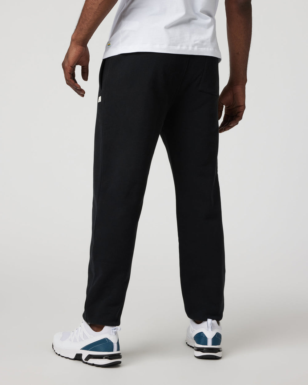 Vuori Seaside Sweatpant 28" Men's Relaxed Fit Black Sweatpant