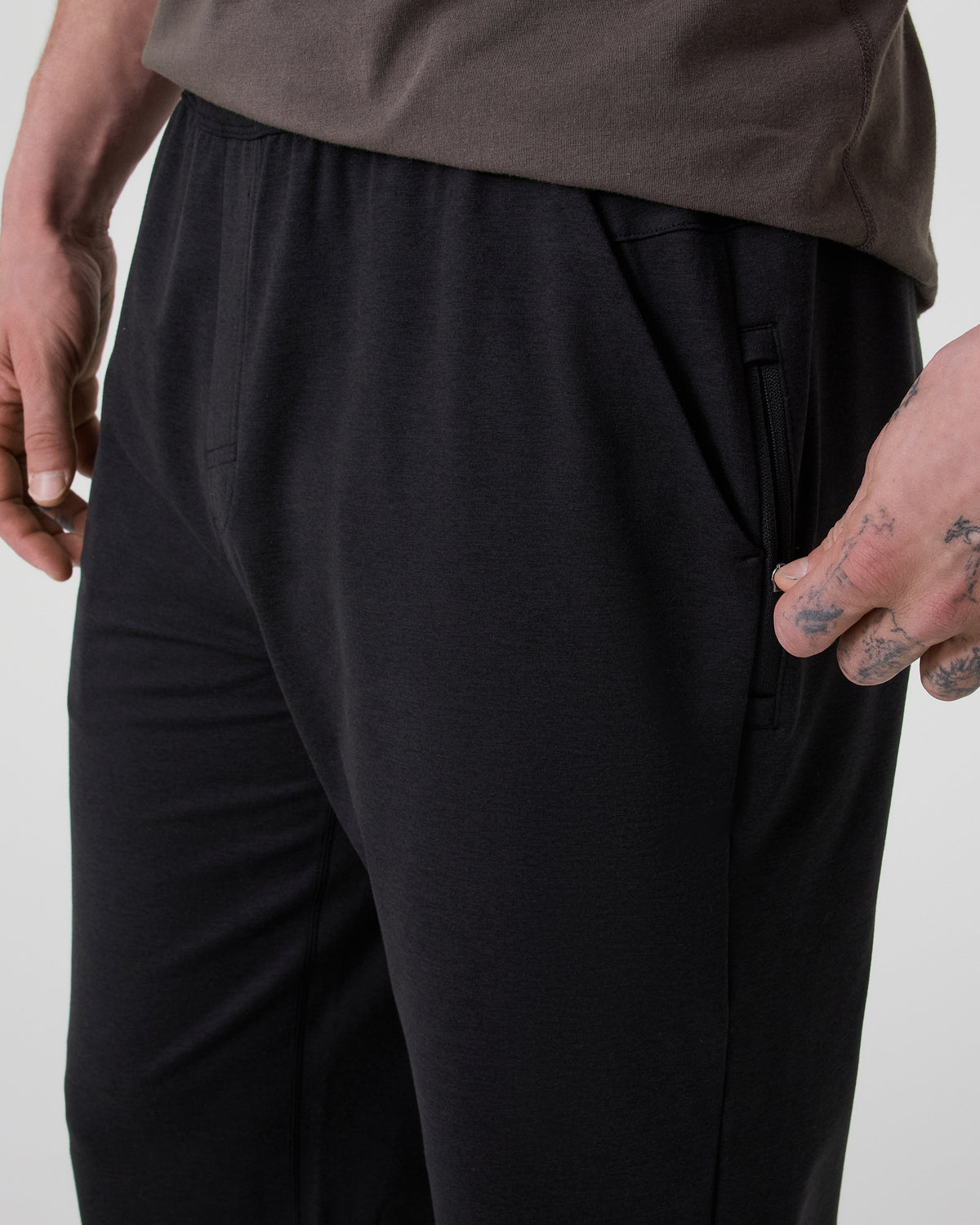 Vuori Coronado Performance Sweatpant Classic 28" Black Heather