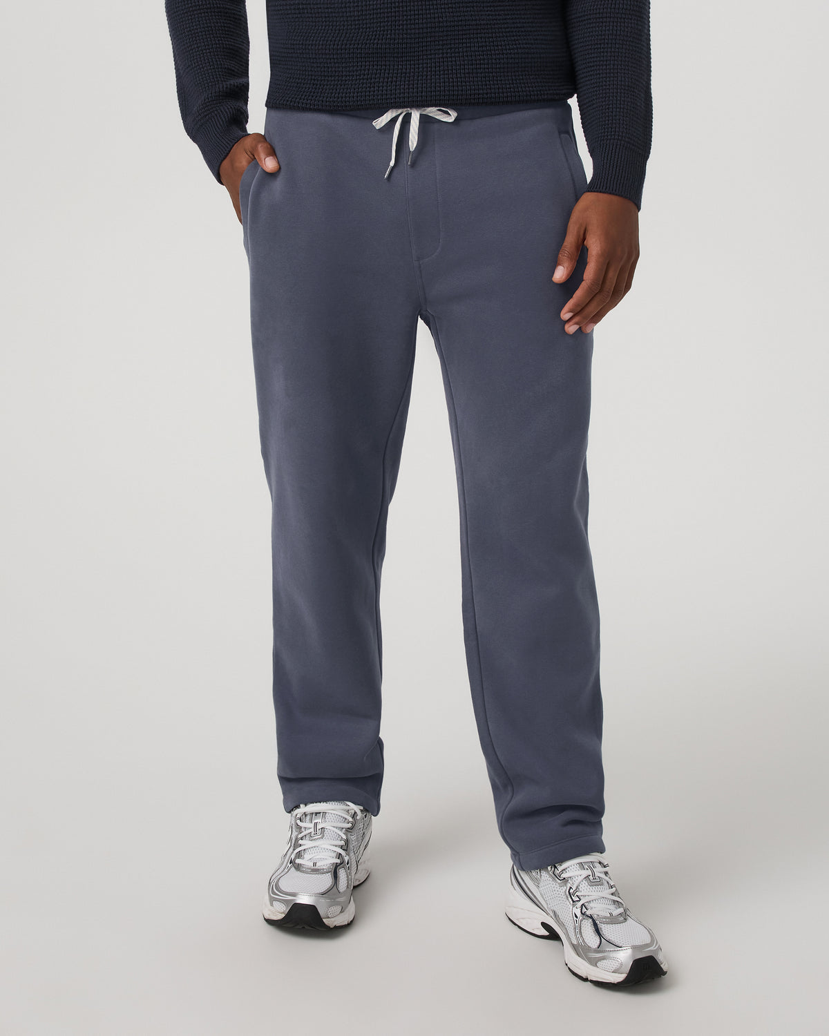 Vuori Men’s Seaside Straight Leg Sweatpant 30” Azure