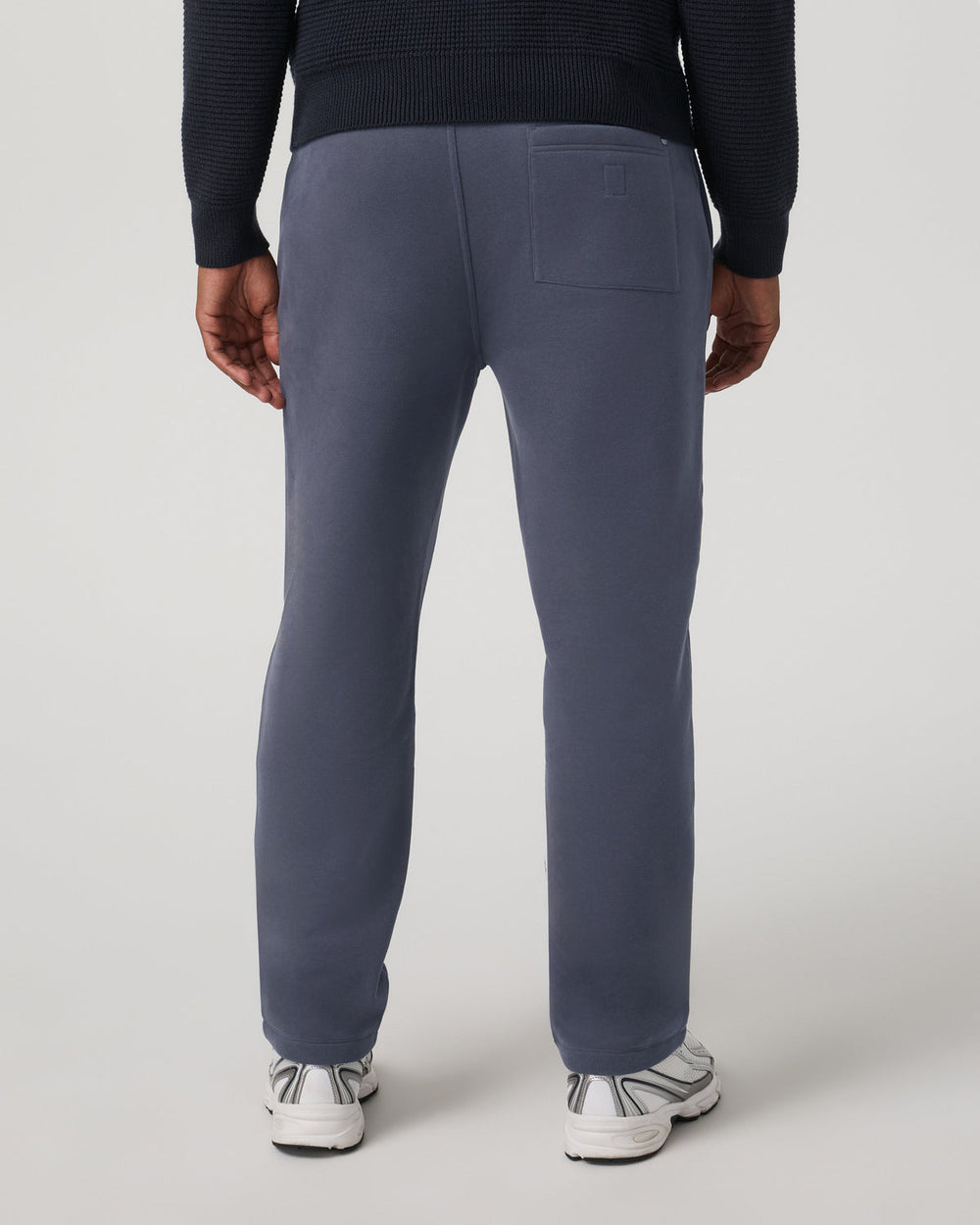 Vuori Men’s Seaside Straight Leg Sweatpant 30” Azure