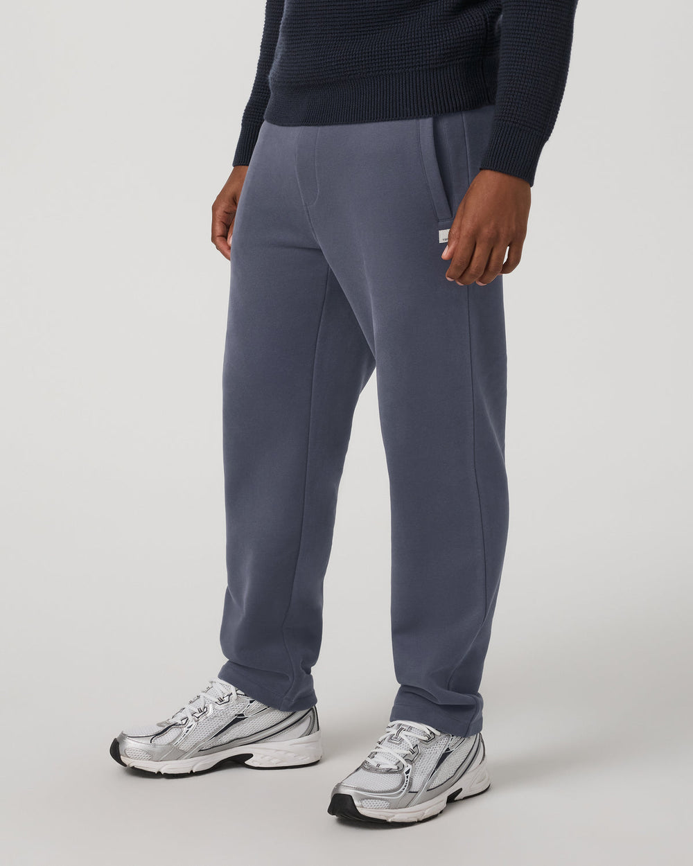 Vuori Men’s Seaside Straight Leg Sweatpant 30” Azure