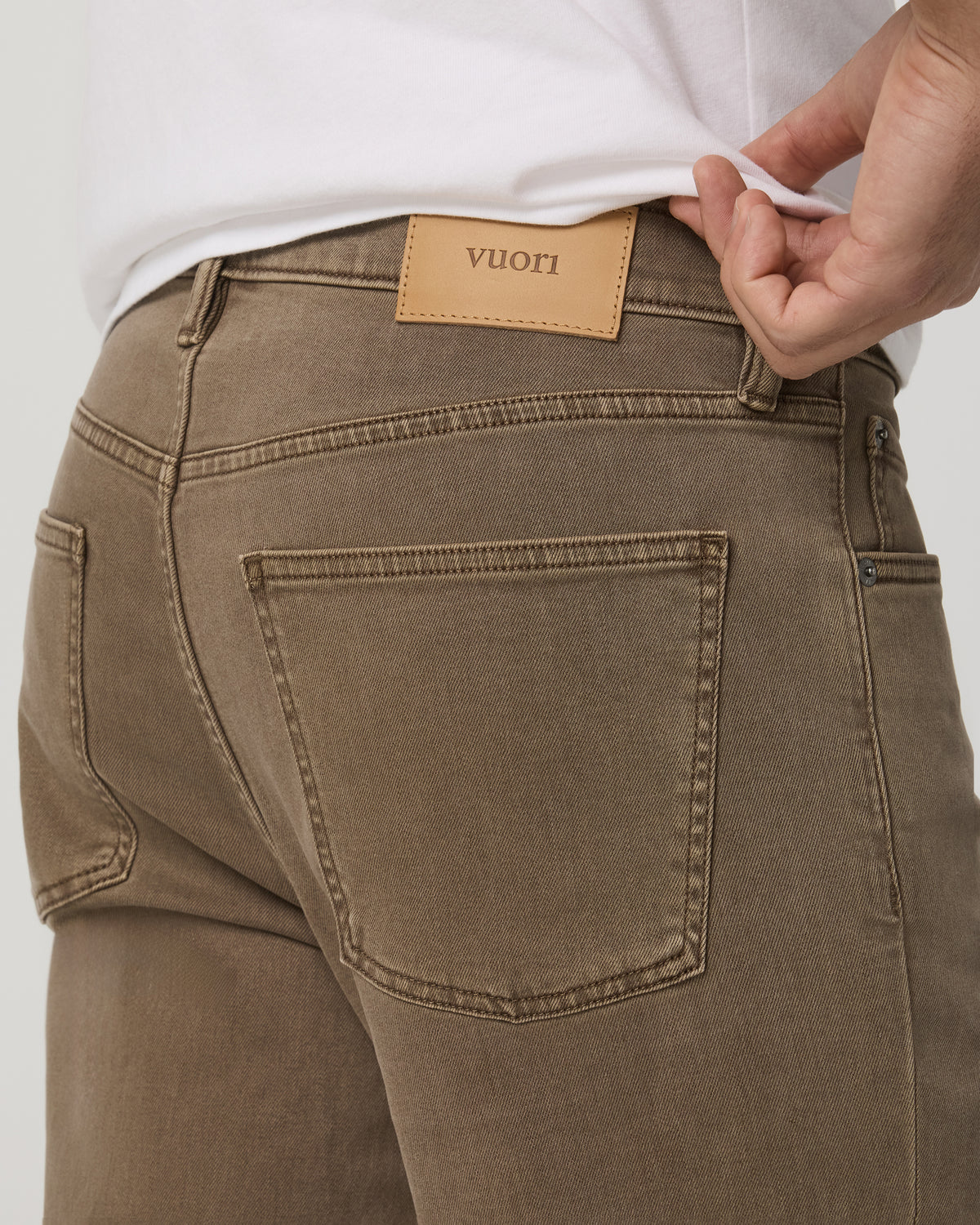 Vuori Men's Benton Stretch Twill Pant Classic Fit 30" Peppercorn