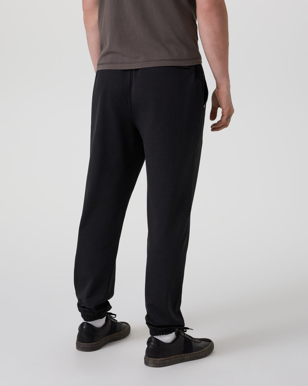 Vuori Coronado Performance Sweatpant Classic 30" Black Heather