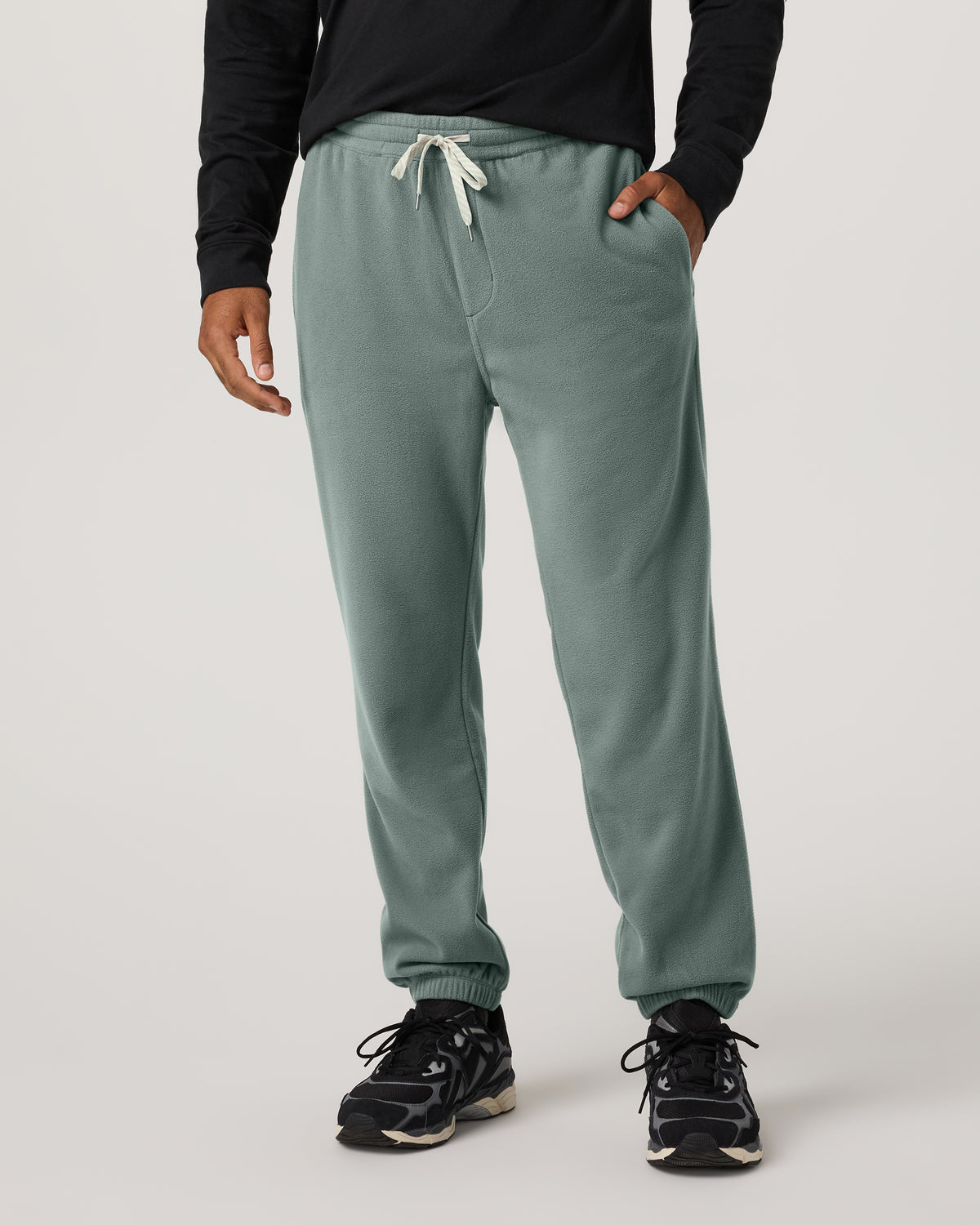 Vuori Aspen Sweatpant Men's Classic-Fit Sweats in Marsh