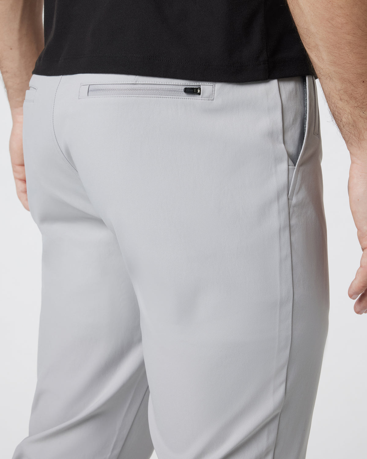 Vuori Cascade Tech Chino Pant 32" Men's Fog Chinos