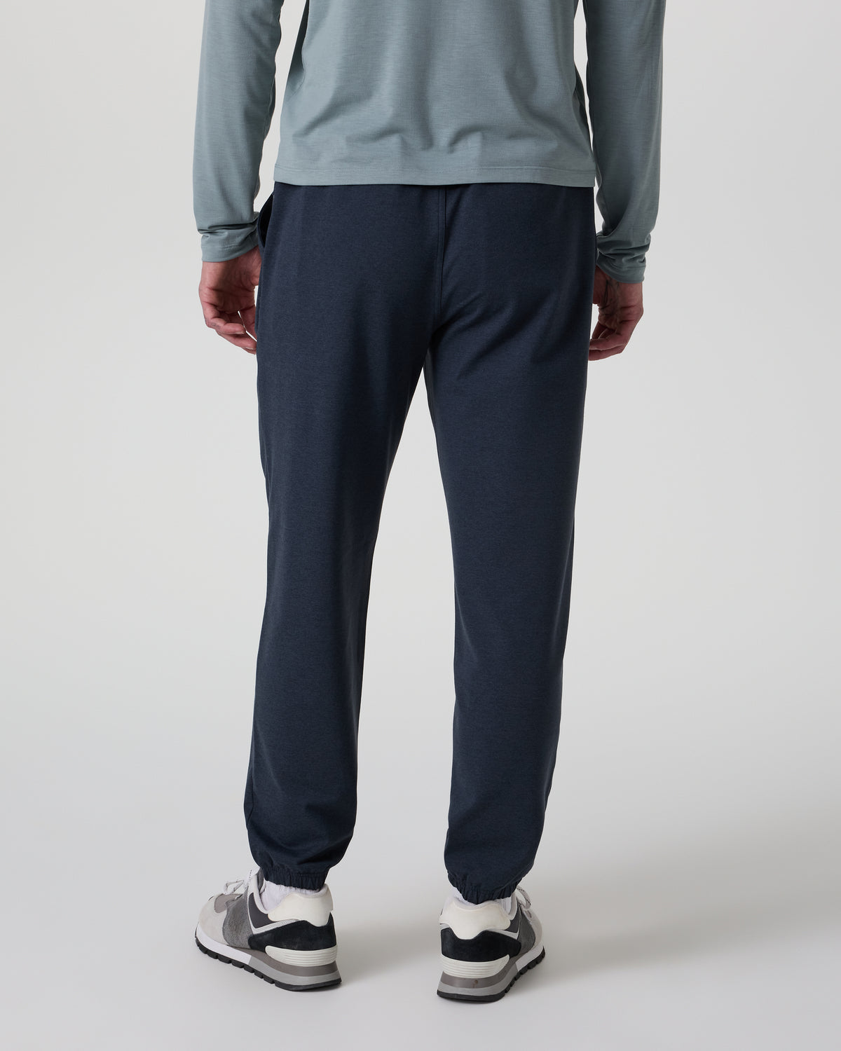 Vuori Coronado Performance Sweatpant Classic 30" Midnight Heather