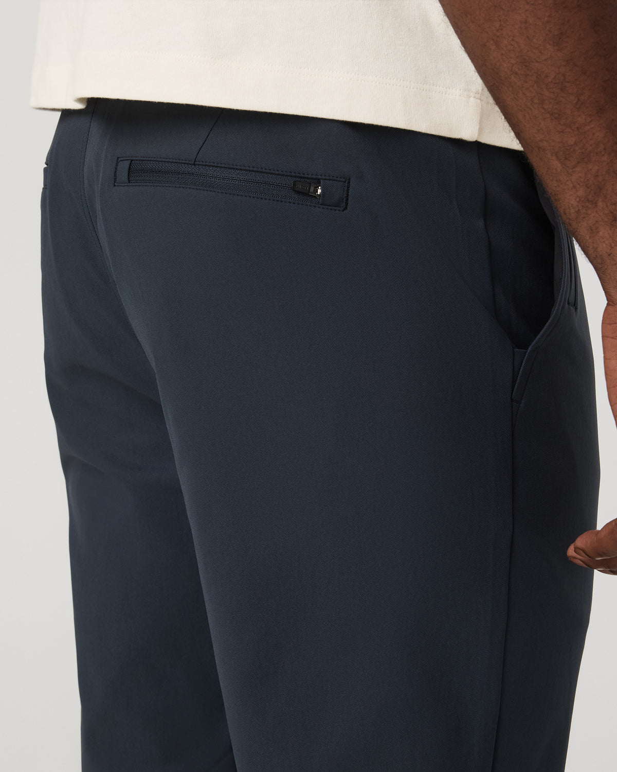 Vuori Cascade Chino Classic Fit 32" Men's Ink Pants