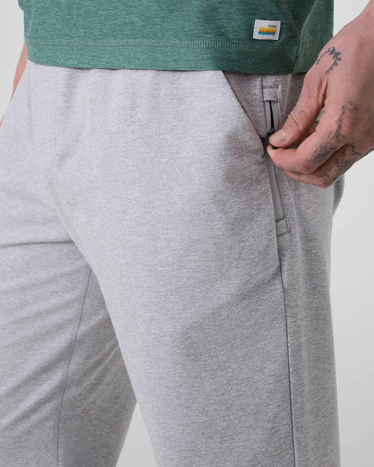 Vuori Coronado Performance Sweatpant Classic 30" Light Heather Grey