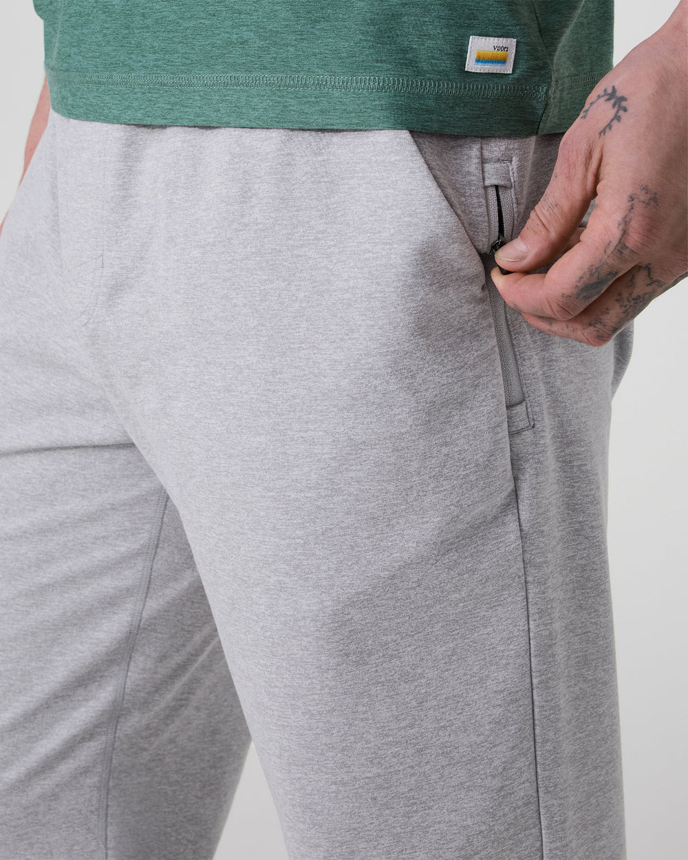 Vuori Coronado Performance Sweatpant Classic 30" Light Heather Grey