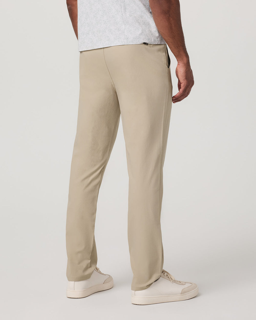 Vuori Men's Cascade Tech Chino Athletic Slim Fit 32" Trench