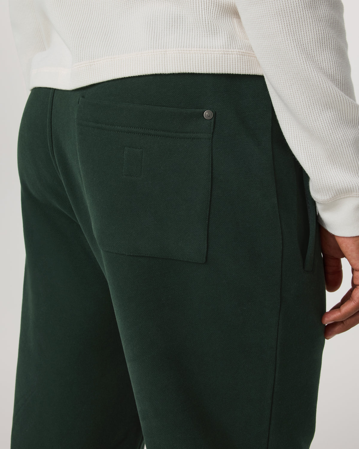 Vuori Seaside Sweatpant 28" Men's Relaxed Evergreen Sweatpant