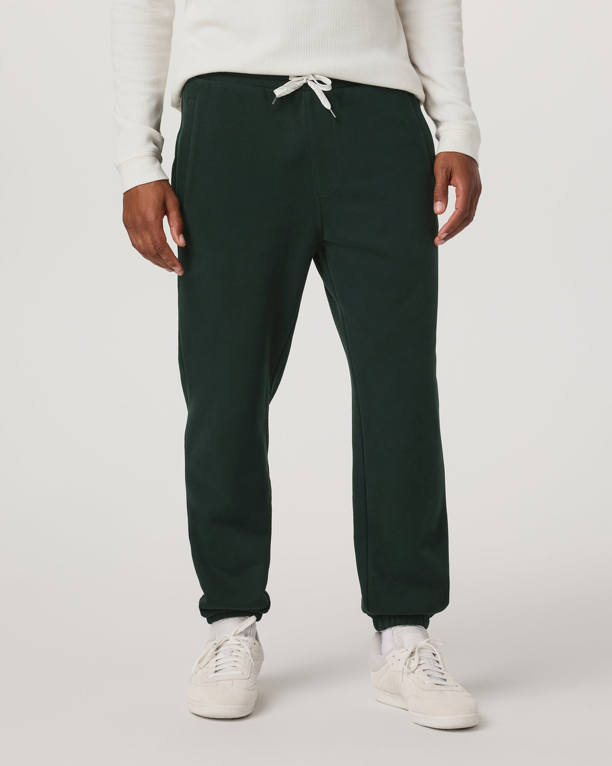 Vuori Seaside Sweatpant 28" Men's Relaxed Evergreen Sweatpant