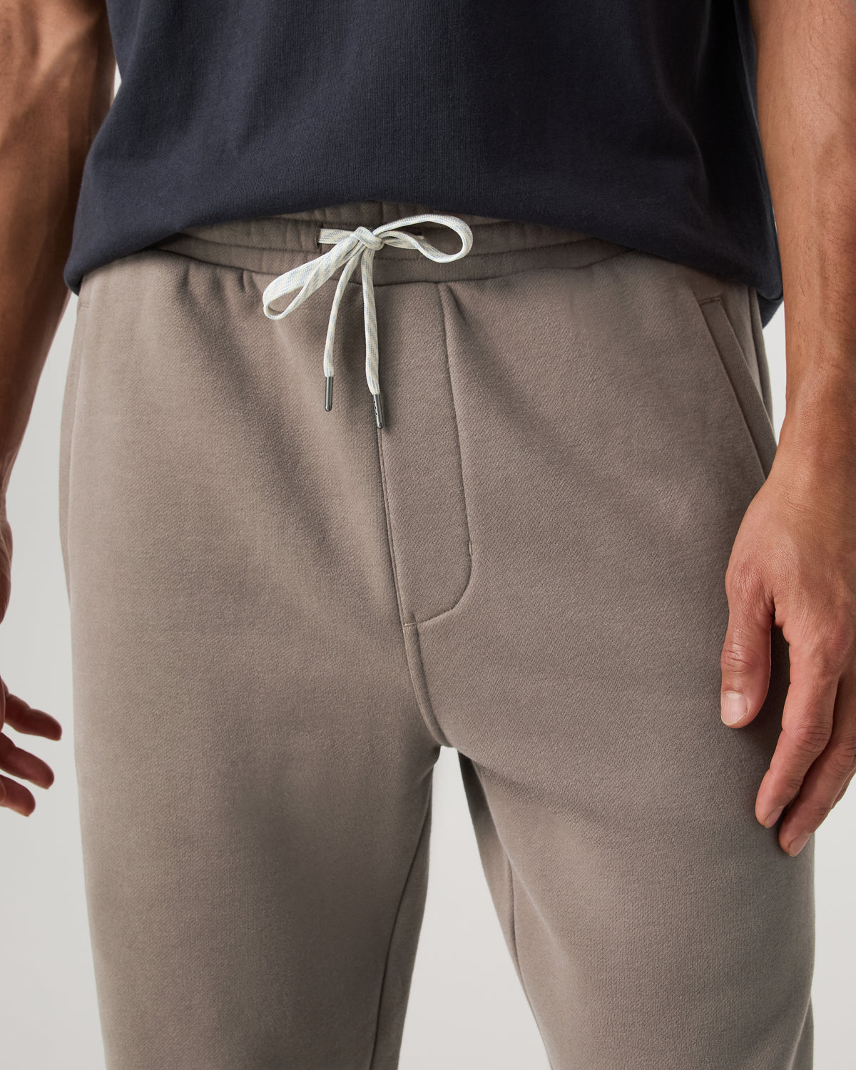 Vuori Seaside Sweatpant 30" Men's Smokey Taupe Sweatpant