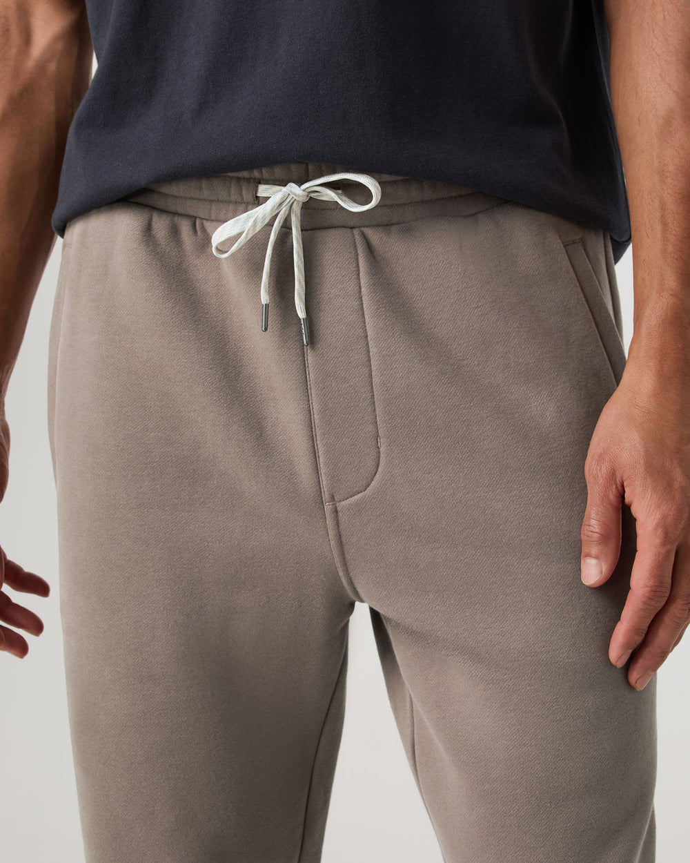 Vuori Seaside Sweatpant 30" Men's Smokey Taupe Sweatpant