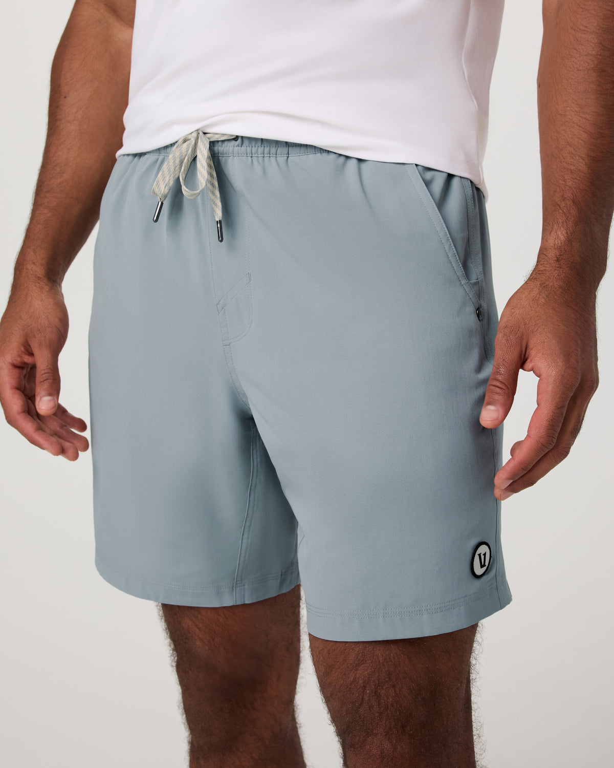 Vuori Kore Short Lined 7" Light Cloud