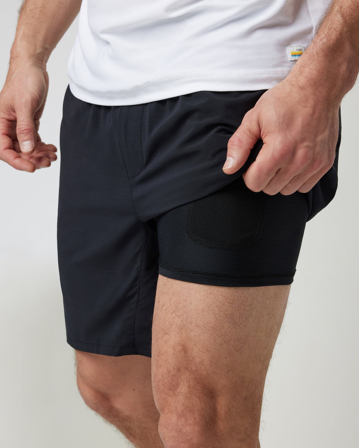 Vuori Kore Elevate Short Lined 7" Men's Black Shorts with Zip Pockets