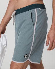 Vuori Cruise Boardshort Dusty Blue Linen Texture